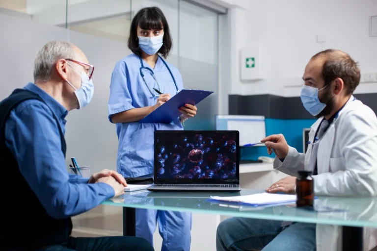 medic-team-discussing-germs-clinic2
